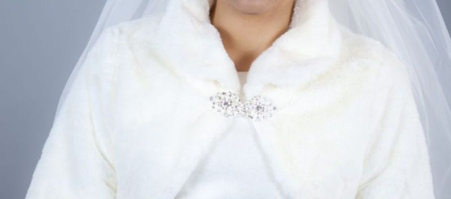 Tiara Flavia reprezinta accesoriul esential din tinuta miresei. Aceasta coronita delicata si feminina pune in valoare atat rochia, cat si coafura protagonistei principale din peisajul nuntii.